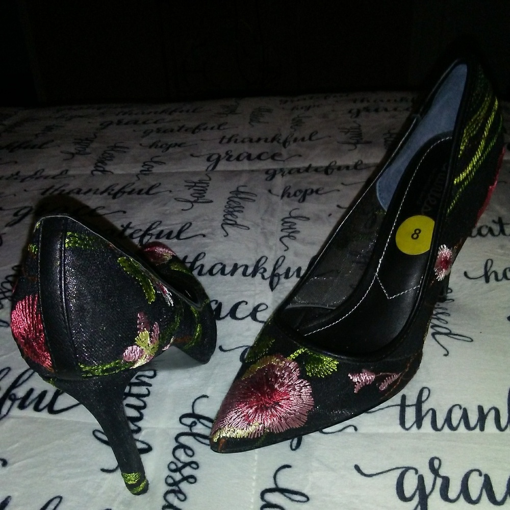 Shoes - Picture 2 of 2